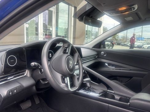 Certified 2025 Hyundai Elantra SEL image 6