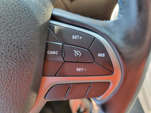 Used 2018 Jeep Grand Cherokee Laredo AWD/4WD image 16