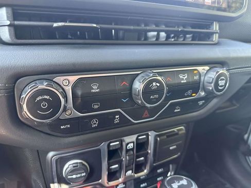 Used 2024 Jeep Wrangler Unlimited Rubicon image 22