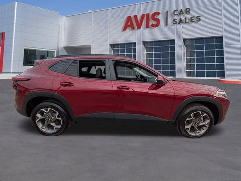 Used 2025 Chevrolet Trax LT w/ LT Convenience Package image 5