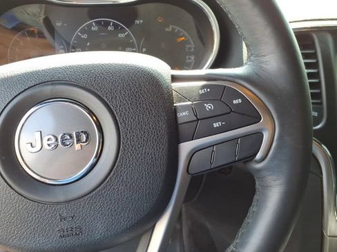 Used 2018 Jeep Grand Cherokee Altitude AWD/4WD image 9