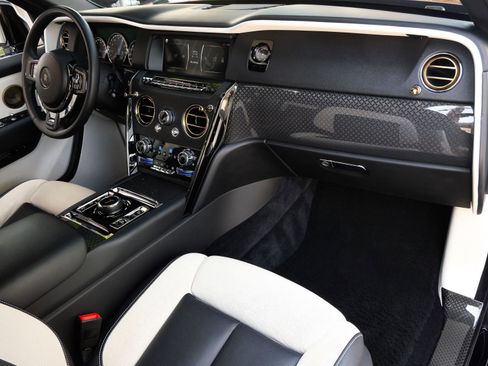 Used 2022 Rolls-Royce Cullinan Black Badge w/ Dark Exterior Package image 18