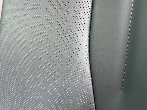 Used 2026 Kia Carnival EX FWD image 35