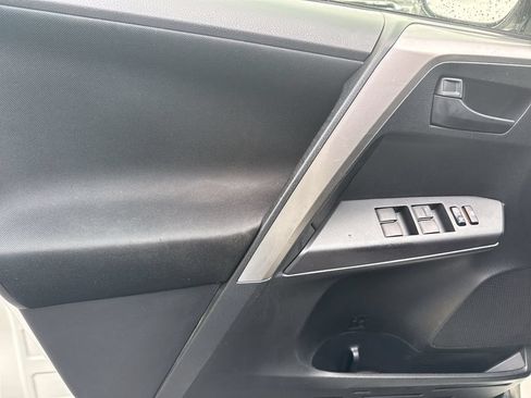 Used 2017 Toyota RAV4 LE FWD image 10