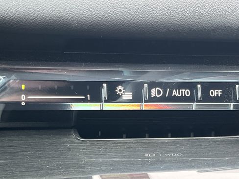 Used 2025 BMW i5 eDrive40i image 13