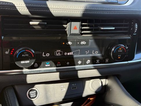 Used 2023 Nissan Rogue SL w/ SL Premium Package image 22