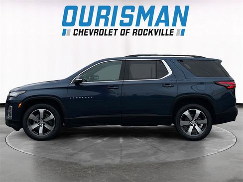 Used 2022 Chevrolet Traverse LT w/ LT Premium Package image 3
