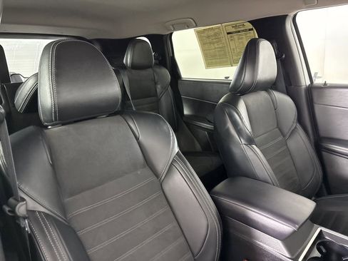 Used 2024 Mitsubishi Outlander SE image 28