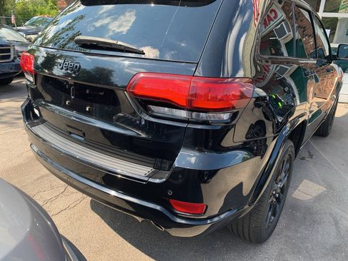 Used 2018 Jeep Grand Cherokee Altitude AWD/4WD image 3