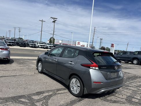 Used 2025 Nissan Leaf S FWD image 3