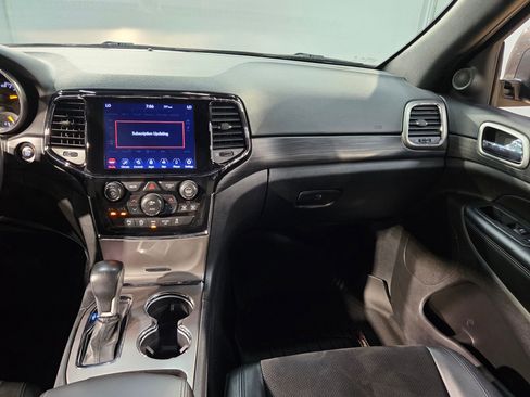 Used 2020 Jeep Grand Cherokee Altitude RWD image 11