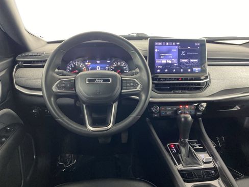 Used 2023 Jeep Compass Latitude w/ Convenience Group AWD/4WD image 19