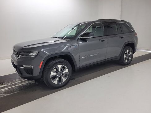 Used 2022 Jeep Grand Cherokee Limited 4xe image 2