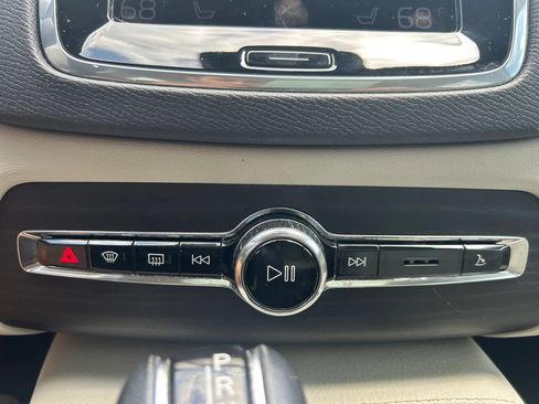 Used 2020 Volvo XC90 T5 Momentum w/ Protection Package Premier FWD image 21