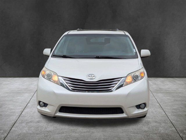 Used 2017 Toyota Sienna XLE Premium FWD image 10