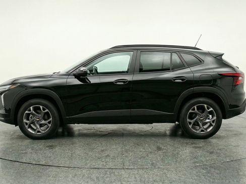 Used 2025 Chevrolet Trax LT image 5