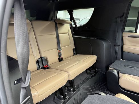 Used 2021 Chevrolet Suburban Premier AWD/4WD image 16