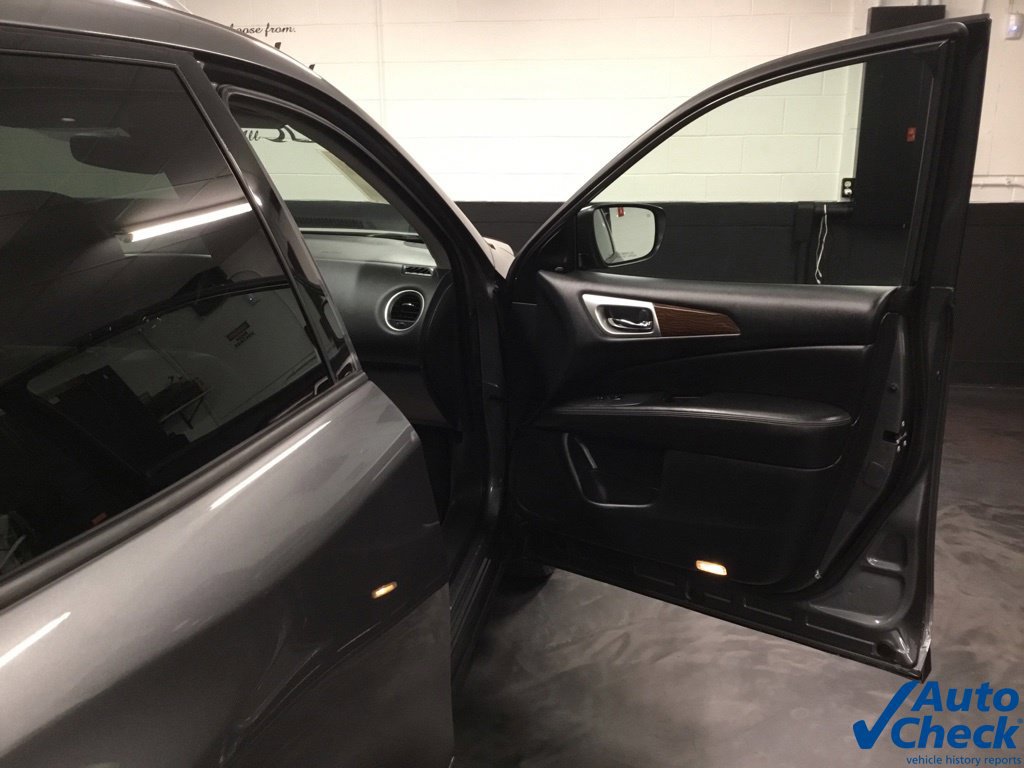 Used 2020 Nissan Pathfinder Platinum AWD/4WD image 44