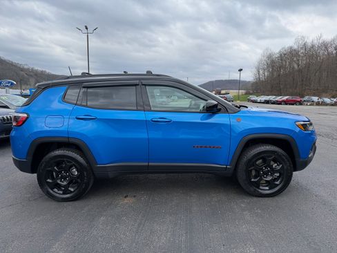 Used 2023 Jeep Compass Trailhawk w/ Trailhawk Convenience Group AWD/4WD image 4