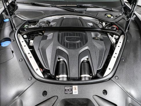 Certified 2025 Porsche Panamera 4 w/ Premium Package image 36