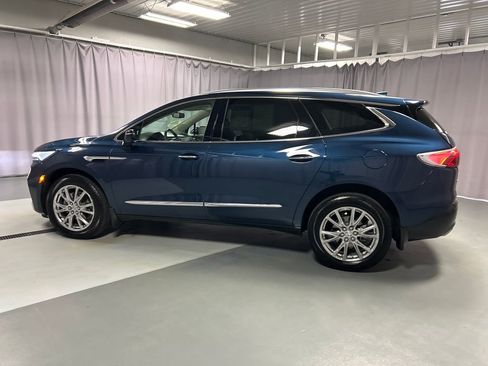 Used 2023 Buick Enclave Essence w/ Experience Buick Package FWD image 4
