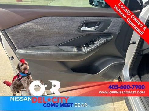 Used 2022 Nissan Rogue SV FWD image 17