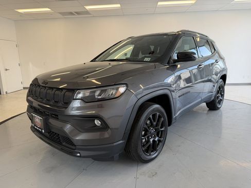 Used 2022 Jeep Compass Altitude w/ Convenience Group image 3