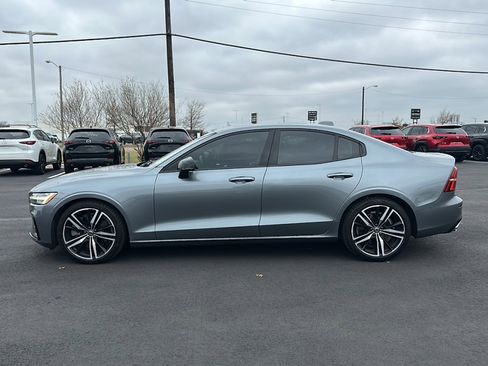 Used 2019 Volvo S60 T6 R-Design image 5
