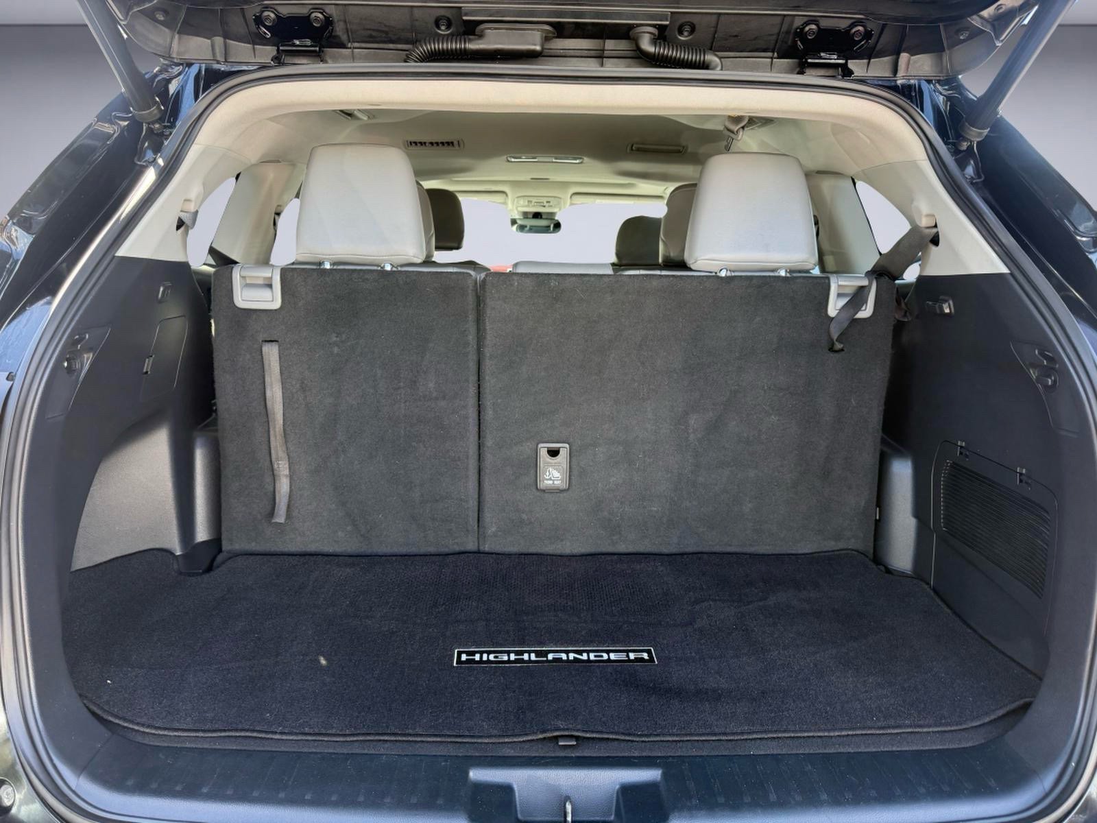 Used 2021 Toyota Highlander XLE AWD/4WD image 8