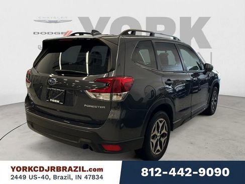 Used 2023 Subaru Forester Premium image 5