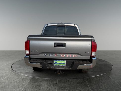Used 2017 Toyota Tacoma SR5 w/ Tow Package AWD/4WD image 8