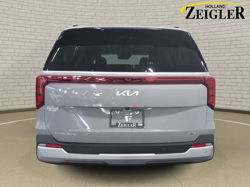 New 2026 Kia Carnival EX image 6