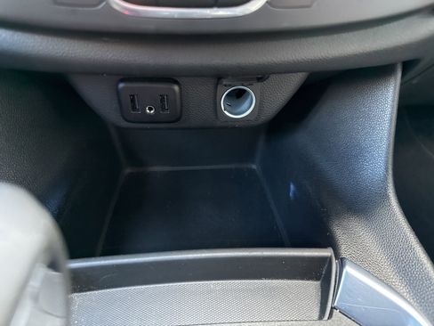 Used 2022 Chevrolet Traverse LS image 27