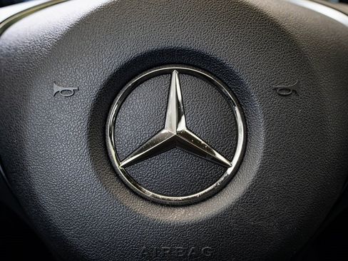 Used 2018 Mercedes-Benz E 400 4MATIC Sedan image 27