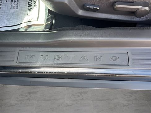 Used 2005 Ford Mustang Convertible image 12