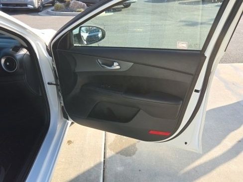 Used 2020 Kia Forte LXS image 29