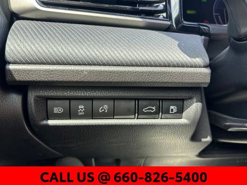 Used 2025 Toyota Camry SE FWD image 11