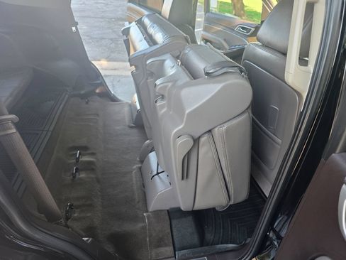 Used 2016 GMC Yukon Denali w/ Enhanced Security Package RWD image 27