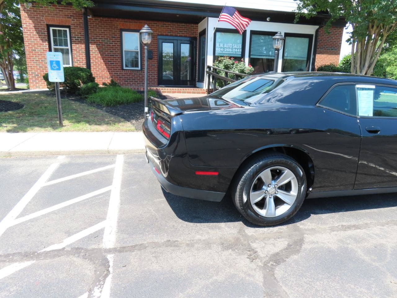 Used 2019 Dodge Challenger SXT RWD image 8