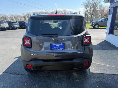 Used 2018 Jeep Renegade Latitude w/ Cold Weather Group image 8
