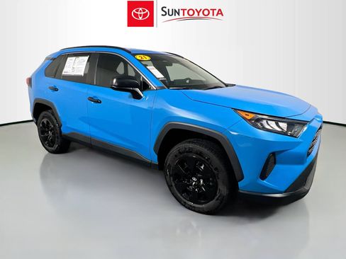 Used 2021 Toyota RAV4 LE FWD image 1