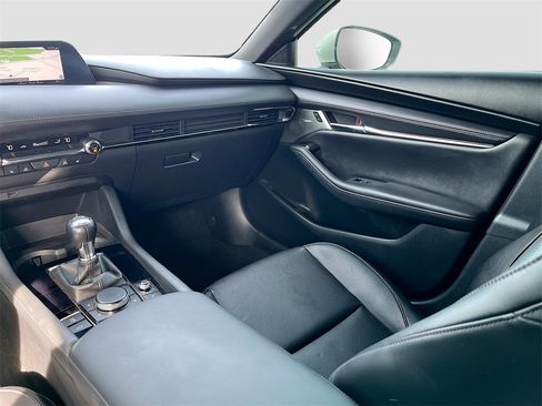 Used 2021 MAZDA MAZDA3 s image 25