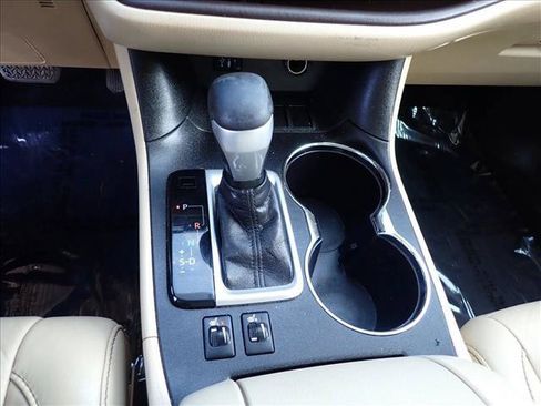 Used 2015 Toyota Highlander XLE FWD image 21