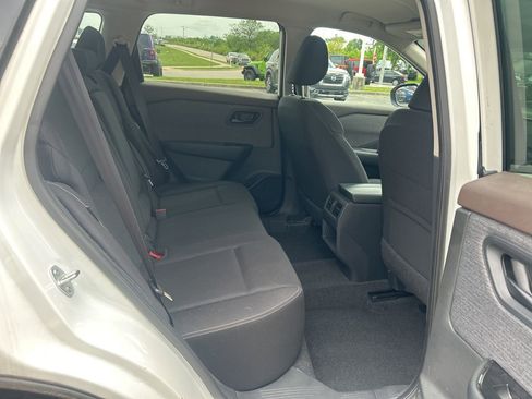 Used 2023 Nissan Rogue S AWD/4WD image 14