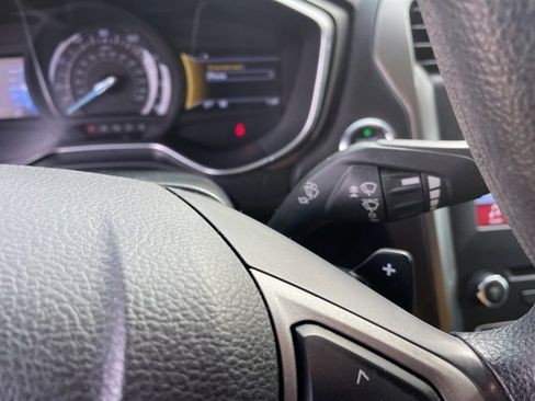 Used 2017 Ford Fusion SE w/ Fusion SE Technology Package image 31