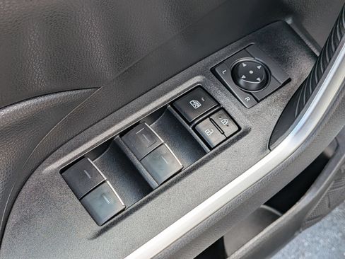 Used 2022 Toyota RAV4 XLE w/ Convenience Package FWD image 13