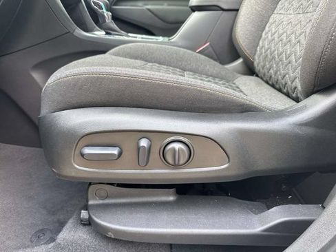 Used 2024 Chevrolet Equinox LT FWD image 23