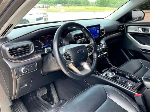 Used 2022 Ford Explorer Limited w/ Equipment Group 301A AWD/4WD image 14
