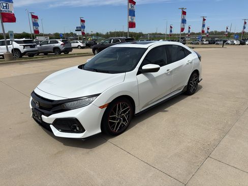 Used 2017 Honda Civic Sport Touring image 1