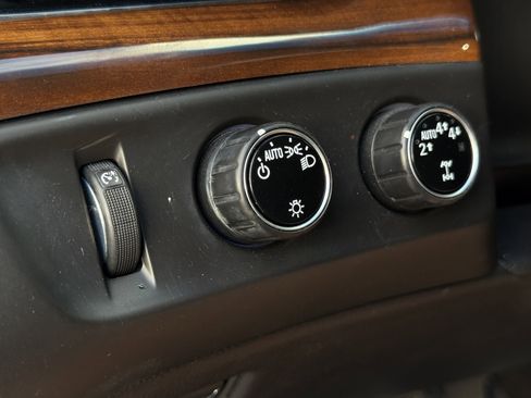 Used 2017 Cadillac Escalade Premium Luxury image 29